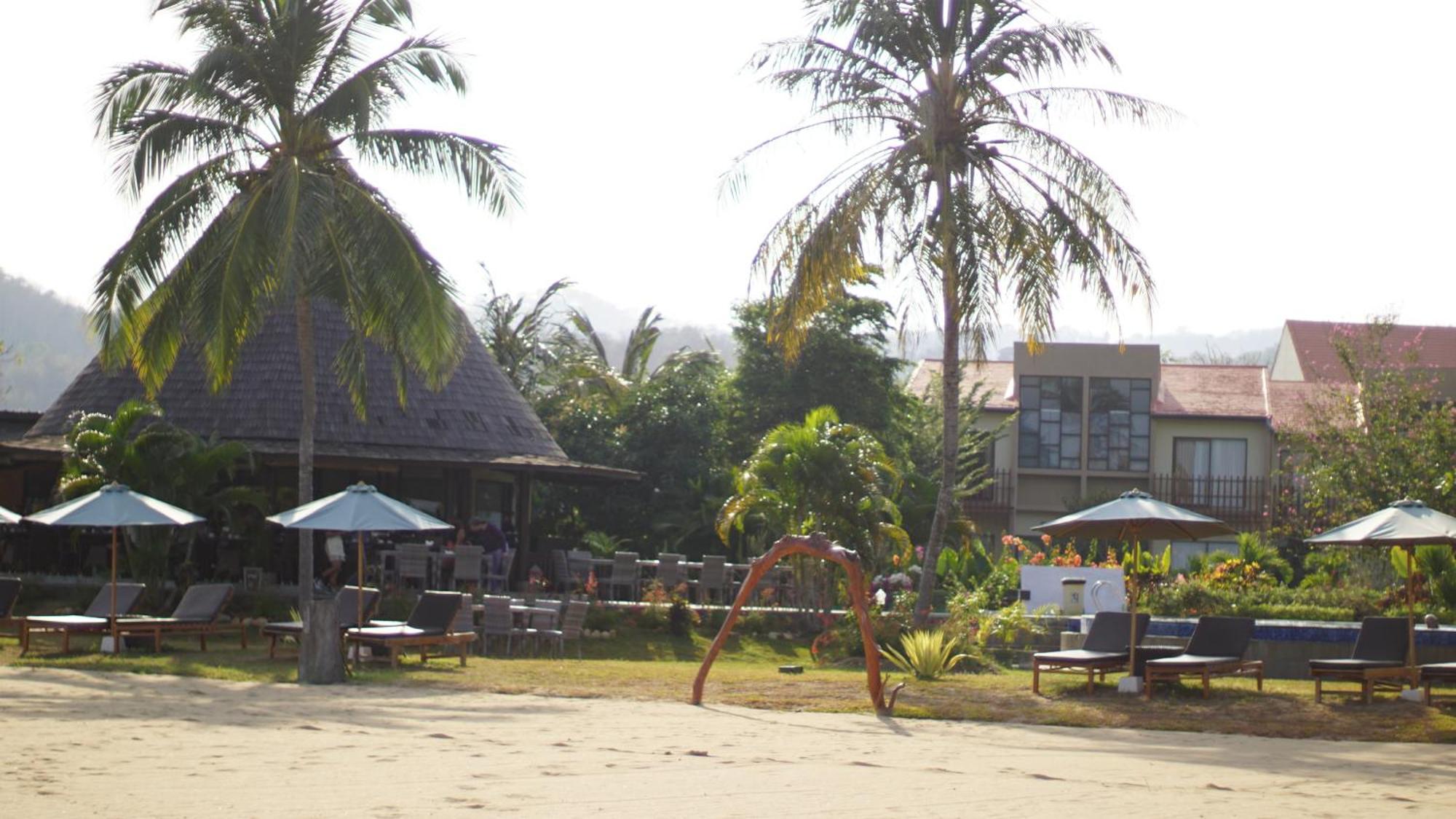 Luwansa Beach Hotel Labuan Bajo Extérieur photo